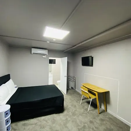 Hit Hostel-2
